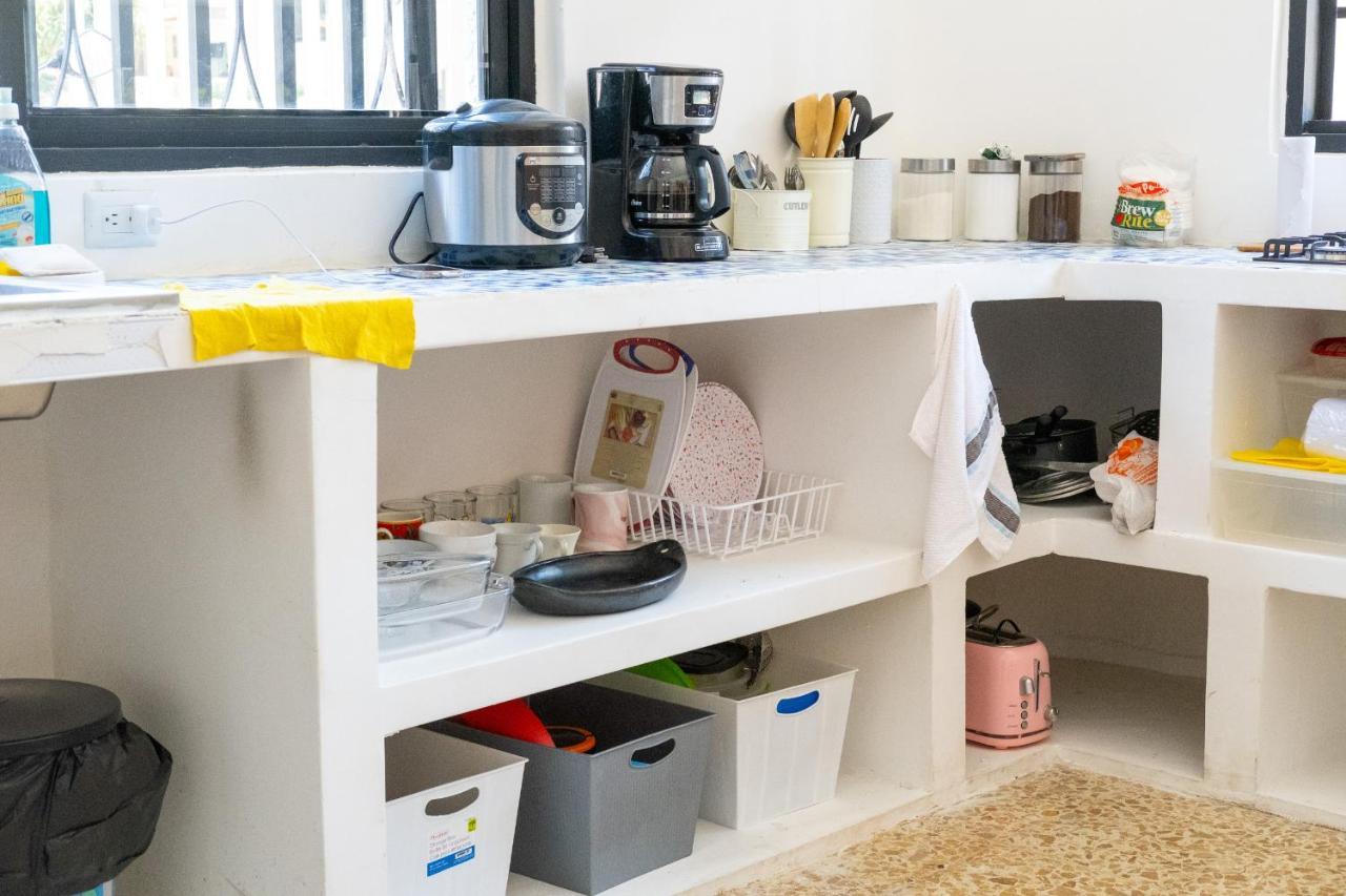 Baku Laureles Hostel Медельин Экстерьер фото