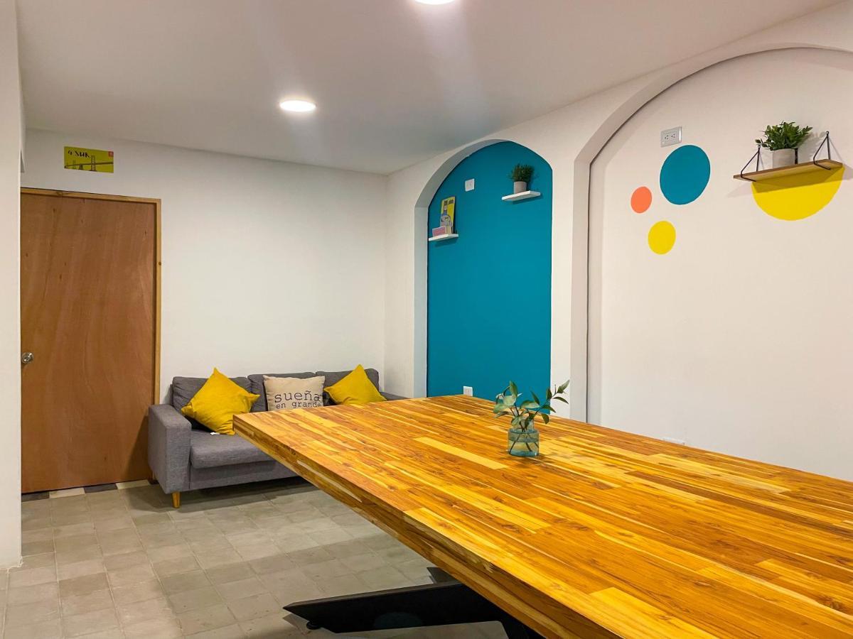 Baku Laureles Hostel Медельин Экстерьер фото