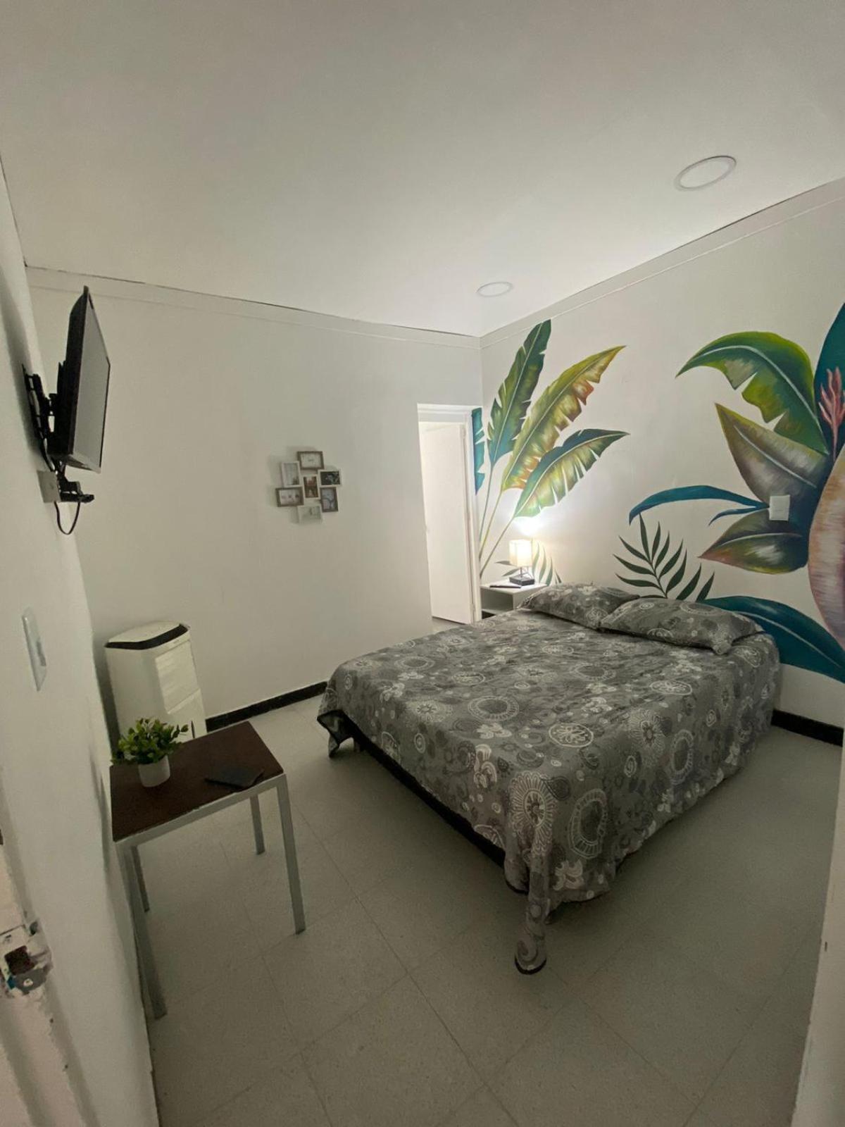 Baku Laureles Hostel Медельин Экстерьер фото